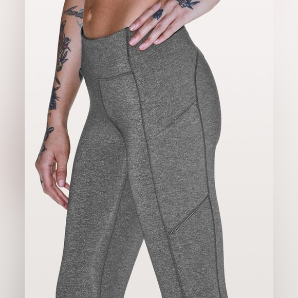 Lululemon Speed Up Crop 21” Size 6 - Picture 4 of 10